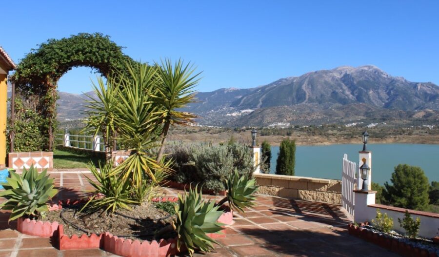 entrada galeria casa rural rocio y paloma