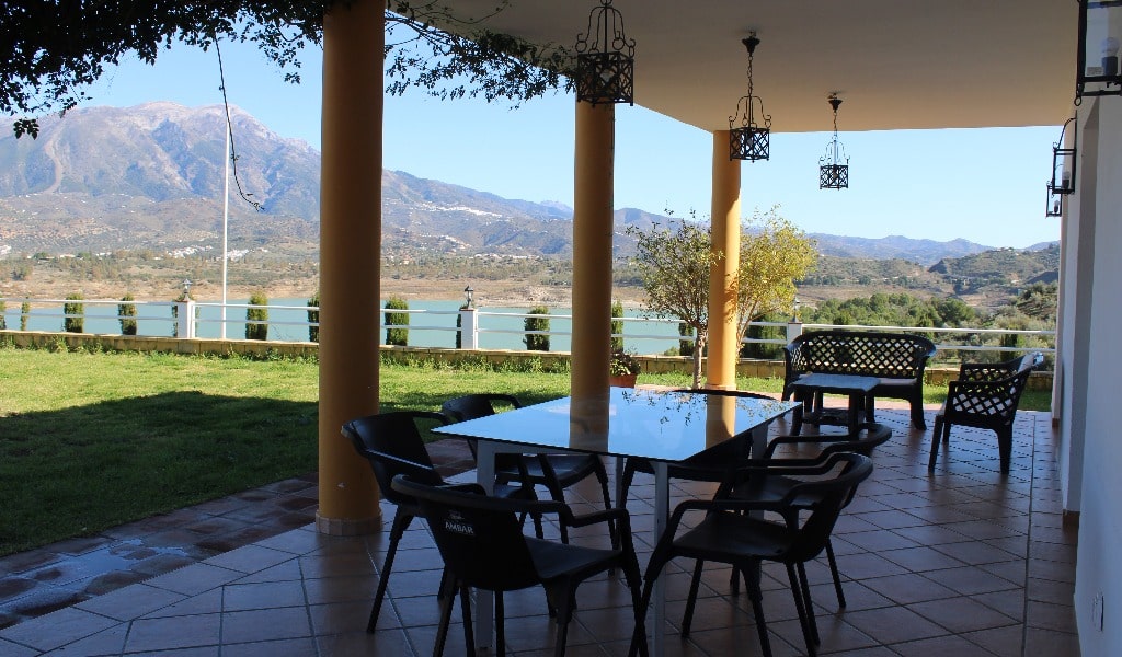porche casa rural rocio y paloma